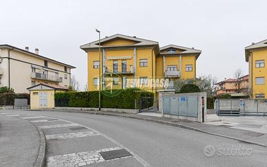 4 LOCALI SU DUE LIVELLI A STEZZANO!