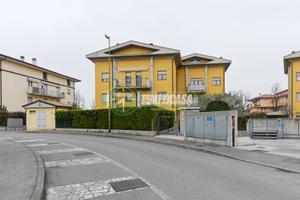 4 LOCALI SU DUE LIVELLI A STEZZANO!