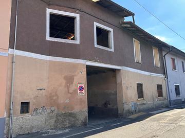 Porzione di cortile da ristrutturare