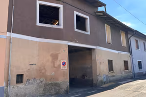 Porzione di cortile da ristrutturare