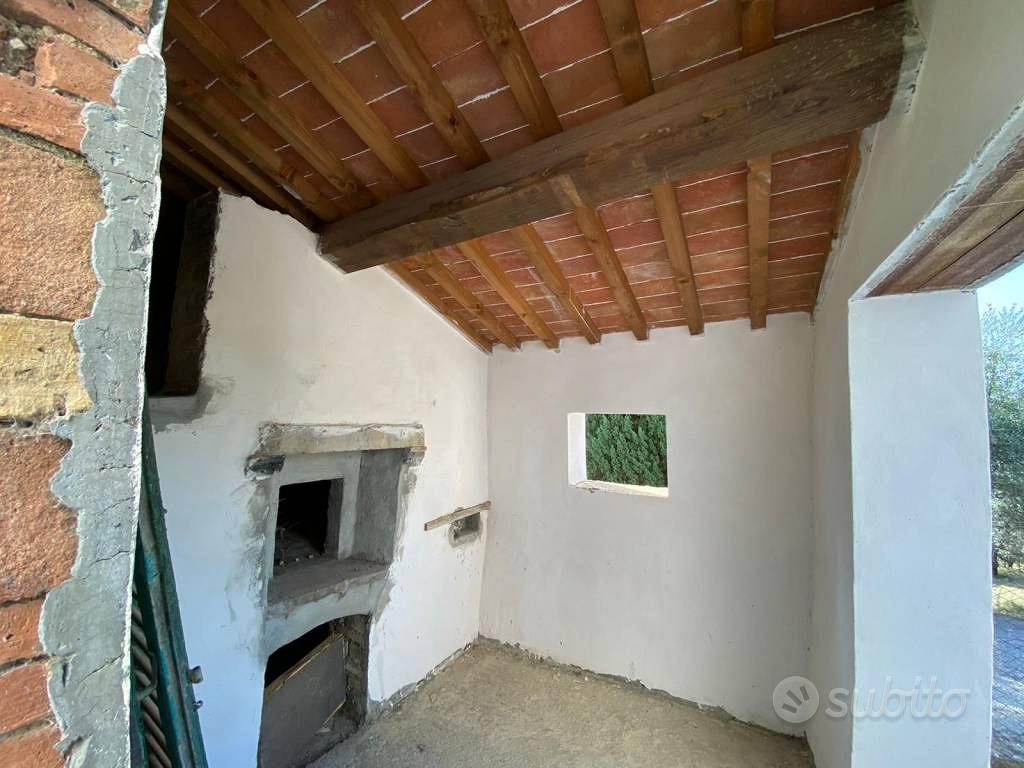 Rustico / Casale di 300 m² con più di 5 locali e b - Altro