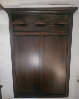 Mobili in legno  e aedie
