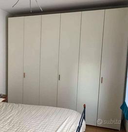 Armadio laccato e tamburato