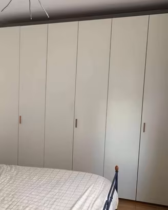 Armadio laccato e tamburato