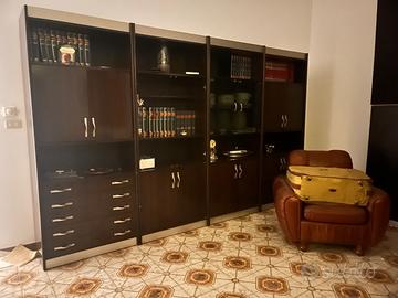 Libreria 4 ante wengè con vetrine e cassetti