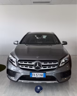 Mercedes-Benz GLA 200 Premium - Solo 25.000 Km