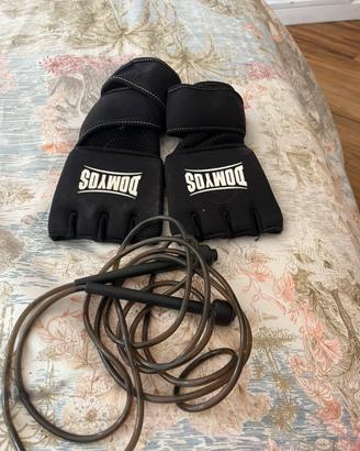 Guanti e corda per la boxe