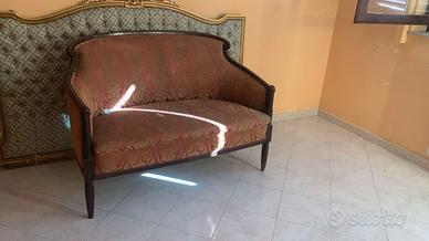 n. 2 poltrone e divano