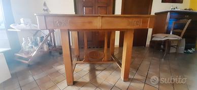 Tavolo in legno massello