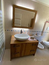 bagno con colonna porta biancheria in rovere vecch