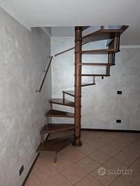 Scala chiocciola legno massello