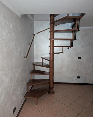 Scala chiocciola legno massello