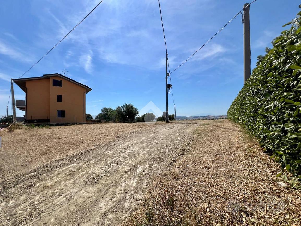 TERRENO A MOSCIANO SANT'ANGELO - Vista 6