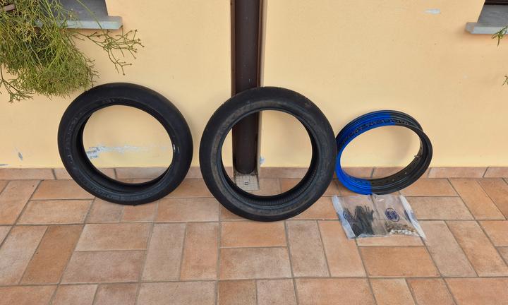 Lama 16.5 e gomme metzeler SM