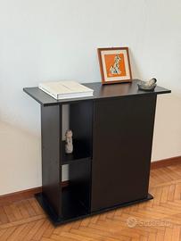 Mobile basso tavolino in legno scuro