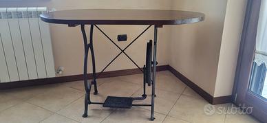 Tavolo con base macchina da cucire