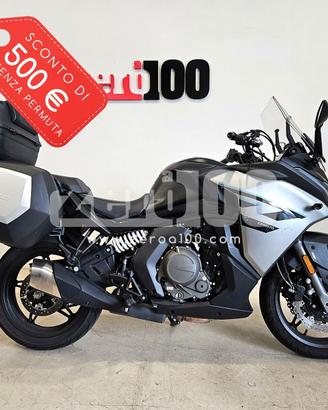 CF Moto 650GT con set borse