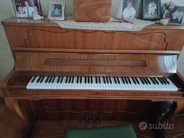 pianoforte a muro August Forster Lobau 