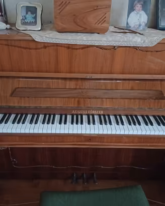 pianoforte a muro August Forster Lobau 