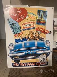 Vecchia insegna vintage in metallo