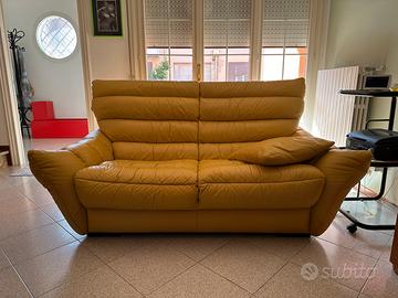 Divano in pelle, Château D’Ax