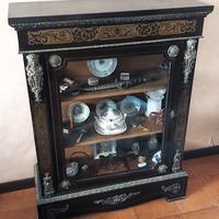 Vetrina antica ebano fregi oro