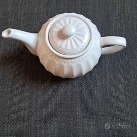 Teiera in gres di colore bianco