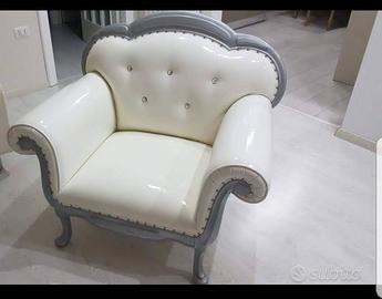 Poltrona in ecopelle con Swarovski