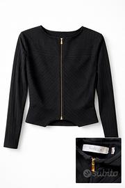 Top Marella nero plissé con zip dorata – elegante