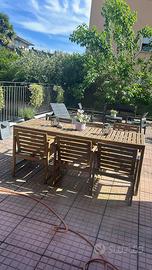 Tavolo da giardino con sedie cuscini e copertura