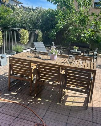 Tavolo da giardino con sedie cuscini e copertura