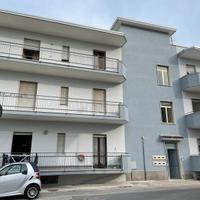 Fabbricato di 6 appartamenti con annessi garage