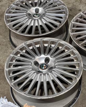 Set di 4 cerchi Oem Alfa Romeo Mito 17