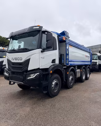 IVECO T-WAY CON ALLESTIMENTO RIBALTABILE KINGSTONE