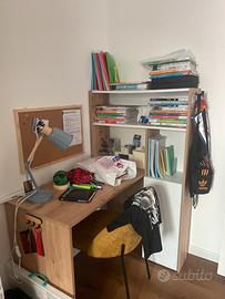 Scrivania con libreria stile nordico