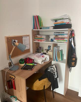 Scrivania con libreria stile nordico