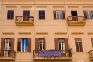ELEGANTE APPARTAMENTO  DI LUSSO RISTRUTTURATO