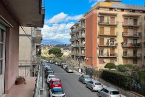 Tre vani con posto auto viale M Rapisardi