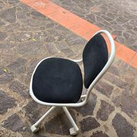 Sedia girevole con rotelle per bambini