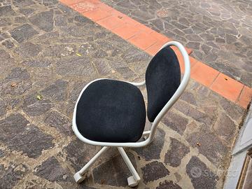 Sedia girevole con rotelle per bambini