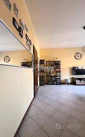 CENTRALISSIMO E AMPIO BILOCALE CON TERRAZZO !