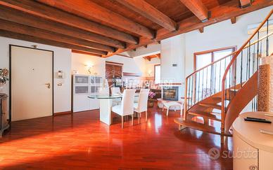 QP37 ATTICO ULTIMO PIANO IN CENTRO AD ANZOLA