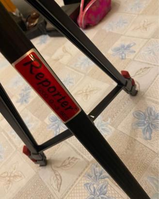 Cavalletto telesvopico regolabile in altezza