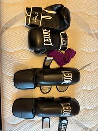 Kick box guantoni+ paracolpi+nastro fasciatura