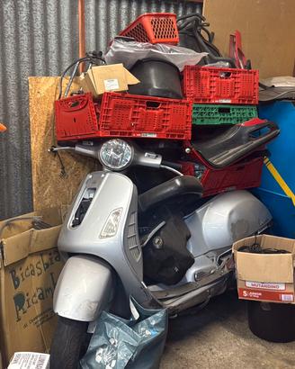 Vespa gts 125 grigia più vespa gts 125 avorio