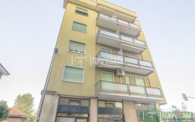 |LUMINOSO TRE LOCALI CON BALCONE|