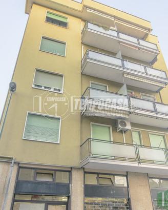 |LUMINOSO TRE LOCALI CON BALCONE|