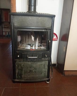 stufa a legna in ghisa