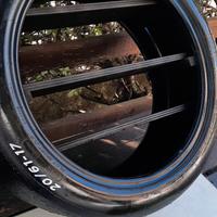 gomma da pista arredamento espositore