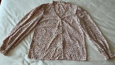 Camicia floreale romantica con ruches
